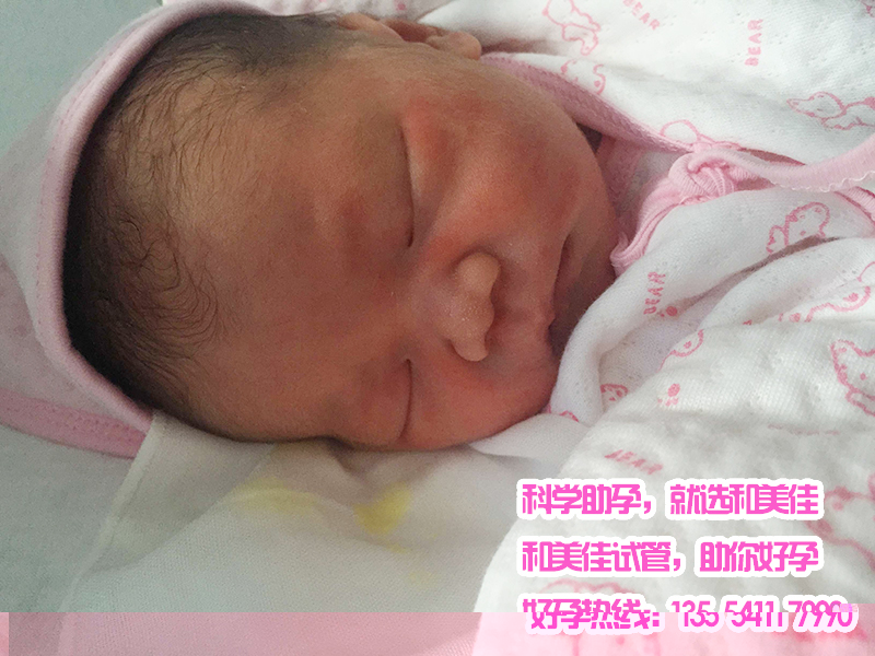 抱个胖宝宝，事业家庭两得意